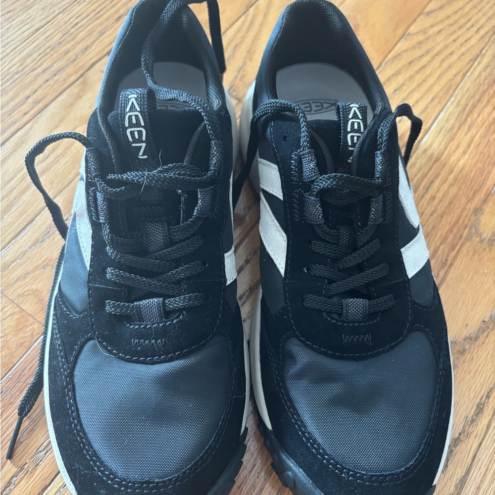Keen women’s Black Sneakers
